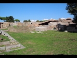 04752 ostia - regio i - insula xv - area sacra dei templi republicani (i,xv,2,3,5,6) - blick ri tempio tetrastilo.jpg